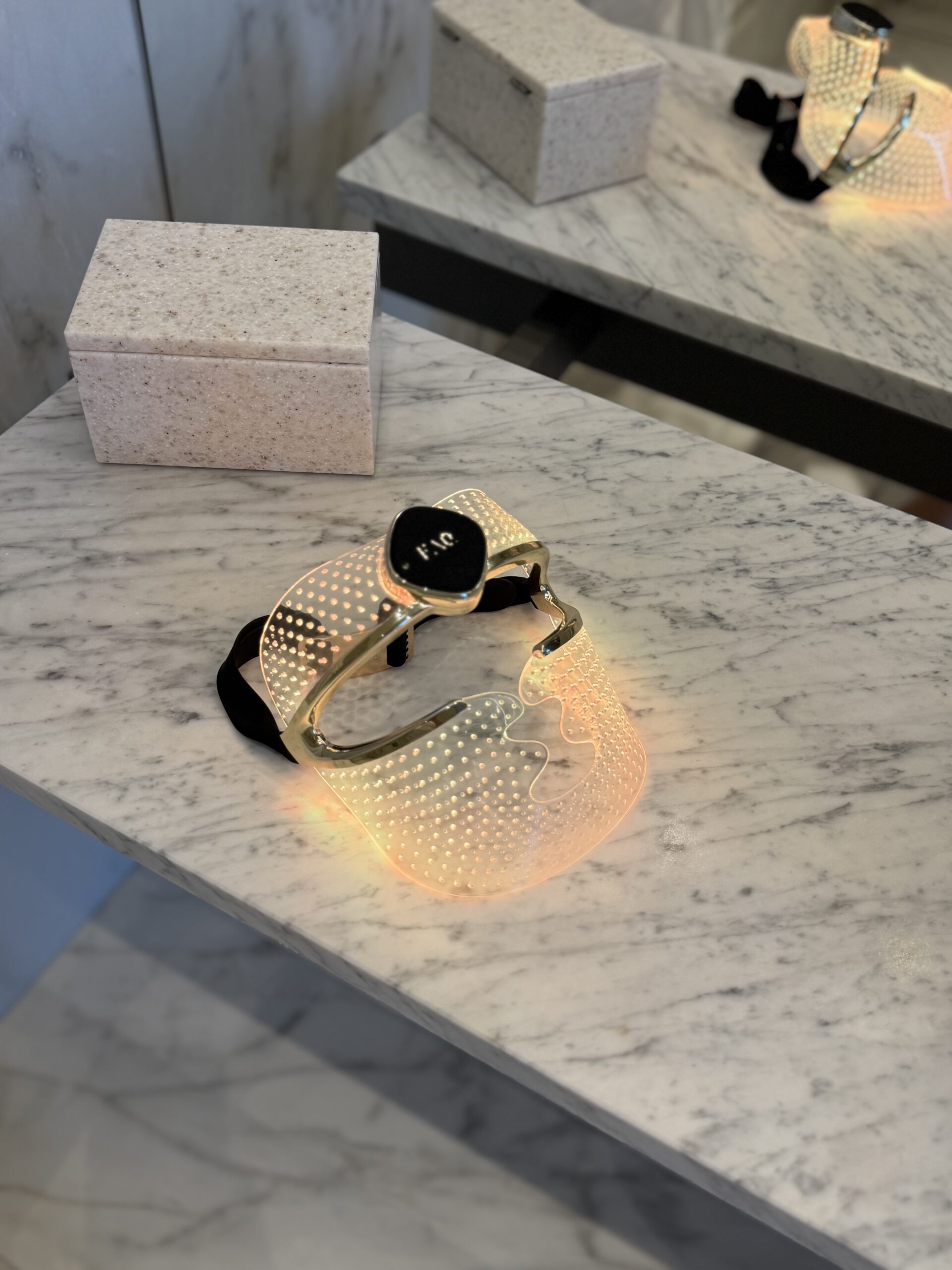 Силіконова LED – Маска для обличчя  Foreo FAQ 202